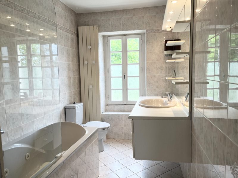 Vente Maison ST LOUBOUER - 8 pièces -226 m² - (40320)