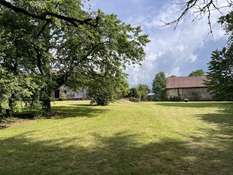 Vente Maison LE LINDOIS - 4 pièces -222 m² - (16310)