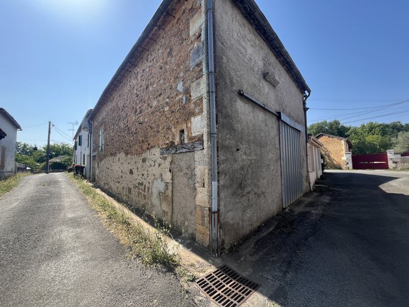 Vente Maison MONTBRON - 4 pièces -146 m² - (16220)