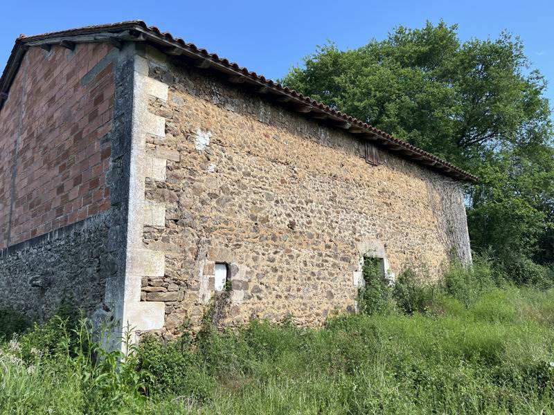 Vente Grange ECURAS - 1 pièce -132,6 m² - (16220)
