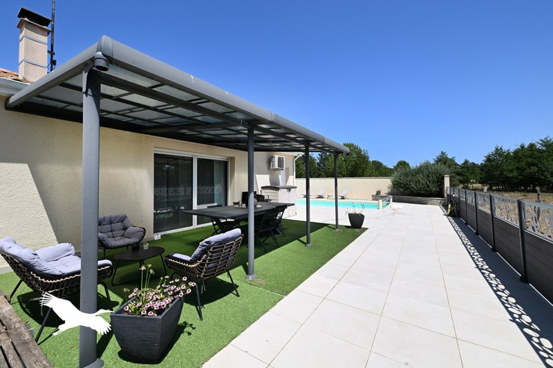 Vente Maison VOUTHON - 4 pièces -200,5 m² - (16220)