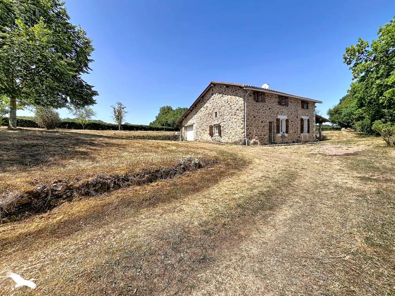 Vente Maison ECURAS - 4 pièces -121 m² - (16220)