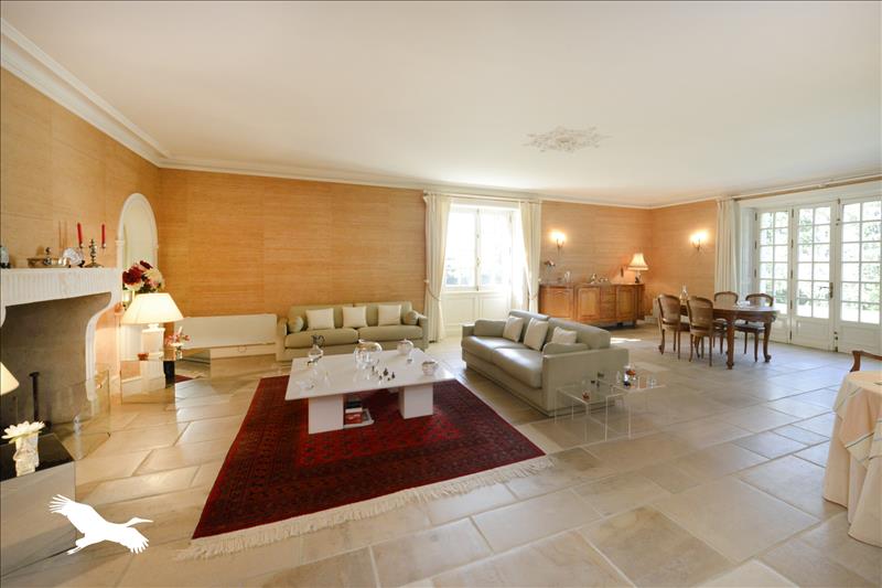 Vente Maison MONTBRON - 6 pièces -261 m² - (16220)