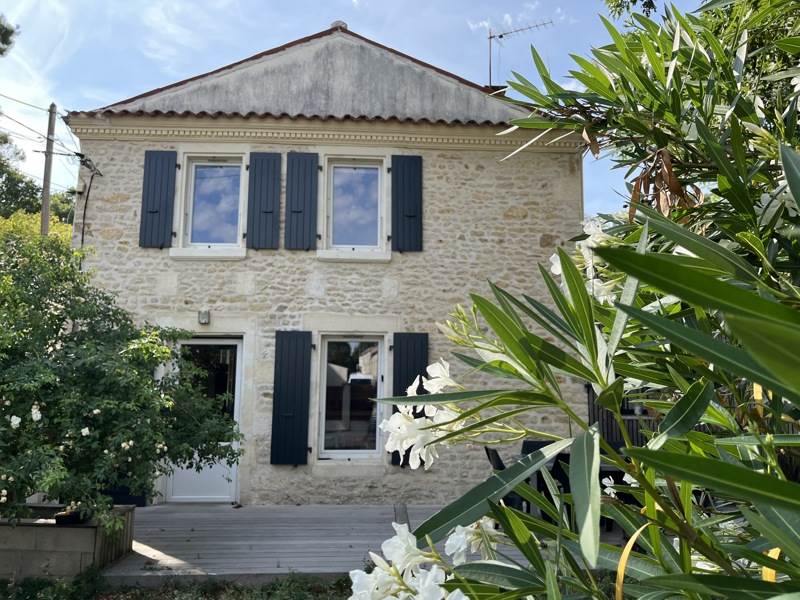 Vente Maison ST LAURENT DE LA PREE - 9 pièces -195 m² - (17450)