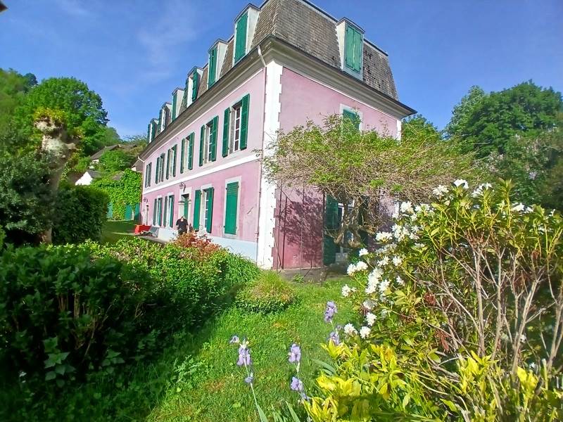 Vente Maison LES ANGLES - 10 pièces -300 m² - (65100)
