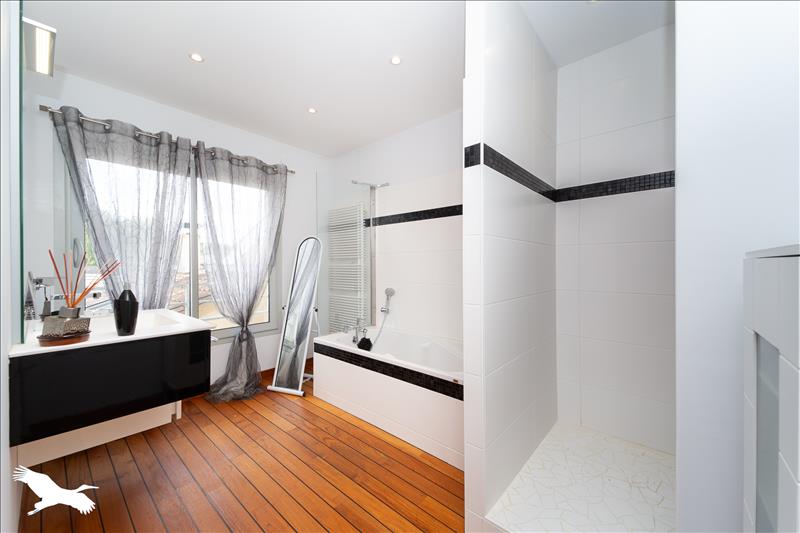 Vente Maison LARUSCADE - 6 pièces -278 m² - (33620)