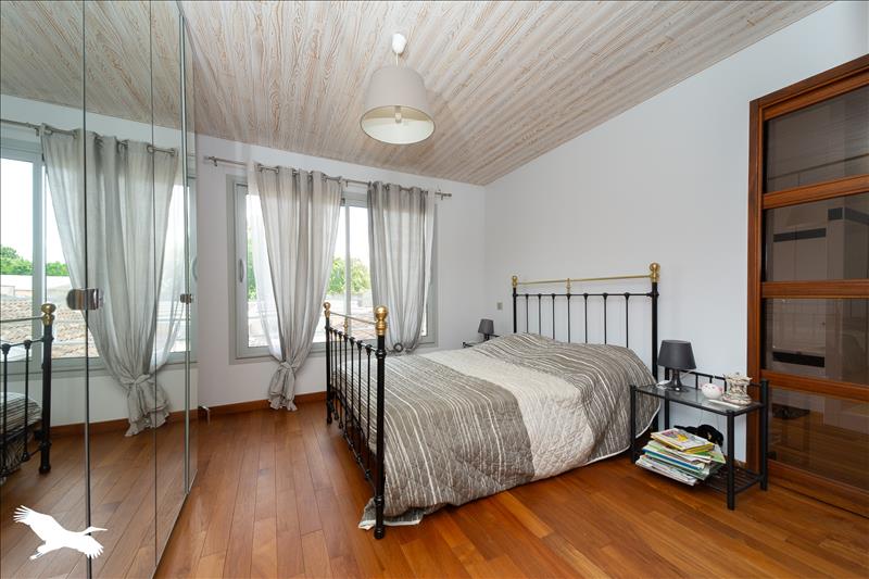 Vente Maison LARUSCADE - 6 pièces -278 m² - (33620)