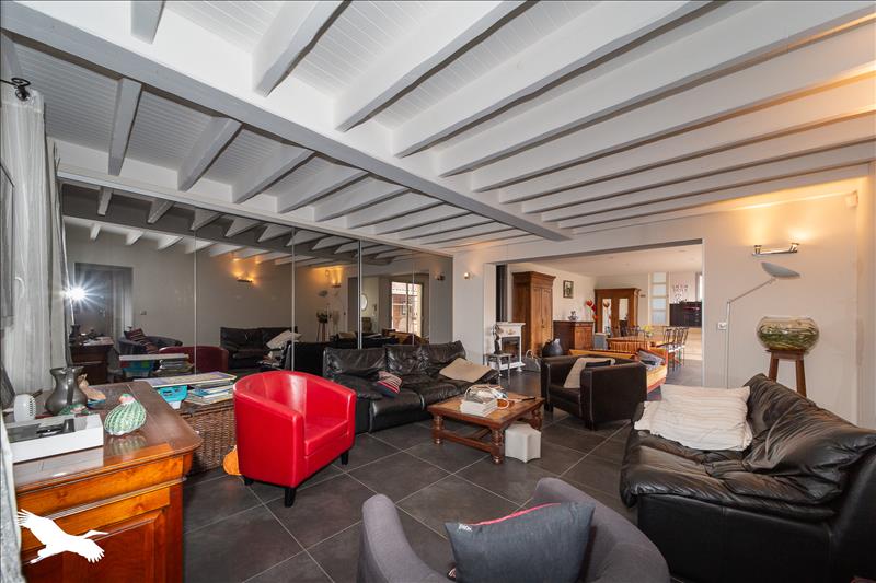 Vente Maison LARUSCADE - 6 pièces -278 m² - (33620)