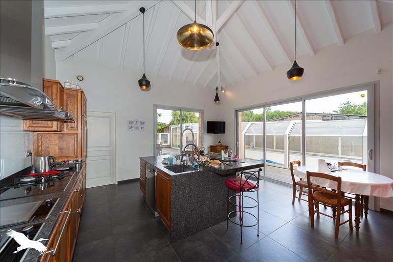 Vente Maison LARUSCADE - 6 pièces -270 m² - (33620)
