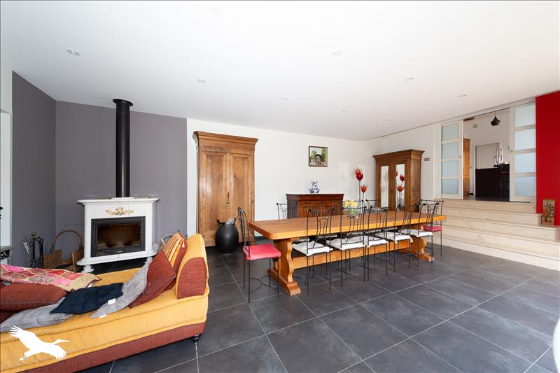 Vente Maison LARUSCADE - 6 pièces -270 m² - (33620)