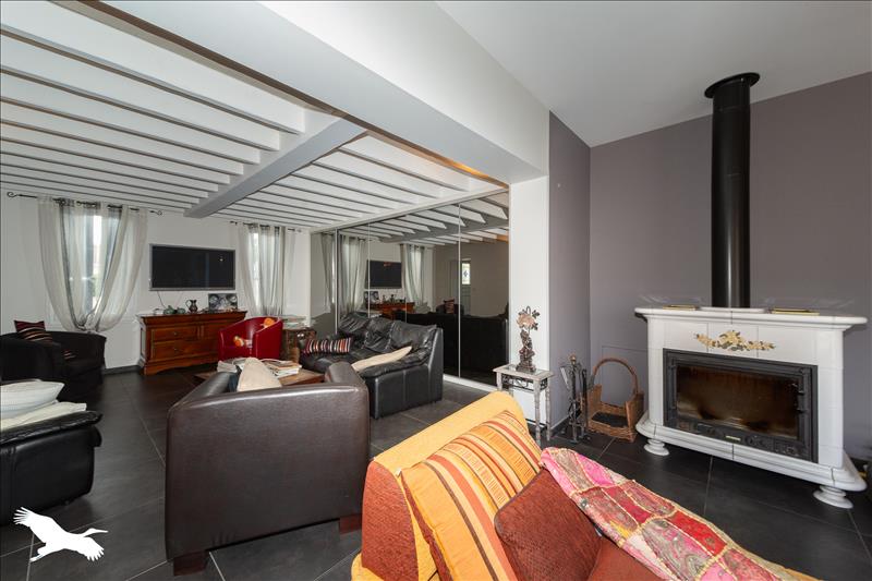 Vente Maison LARUSCADE - 6 pièces -270 m² - (33620)