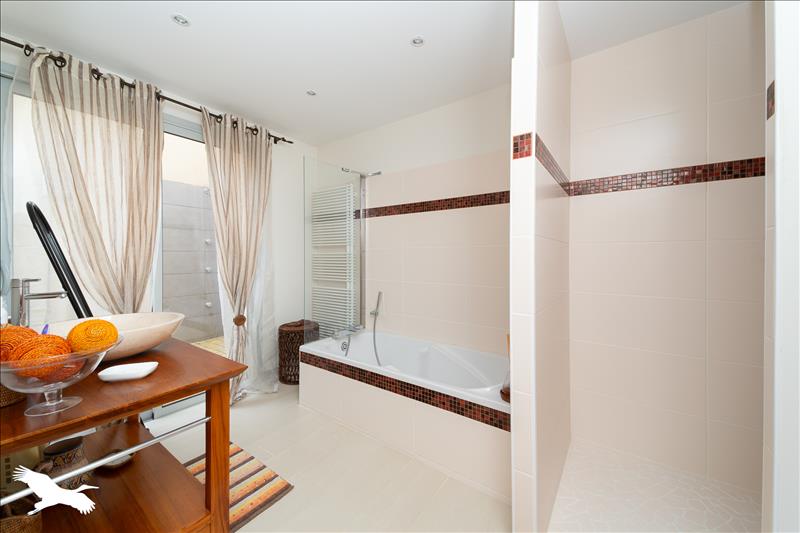 Vente Maison LARUSCADE - 6 pièces -270 m² - (33620)