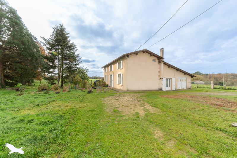 Vente Maison TIZAC DE LAPOUYADE - 4 pièces -196 m² - (33620)