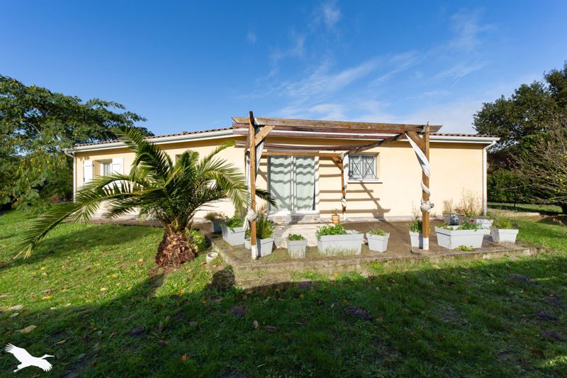 Vente Maison ST SAVIN - 4 pièces -82 m² - (33920)