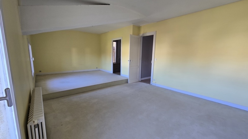 Vente Maison CAVIGNAC - 6 pièces -299 m² - (33620)