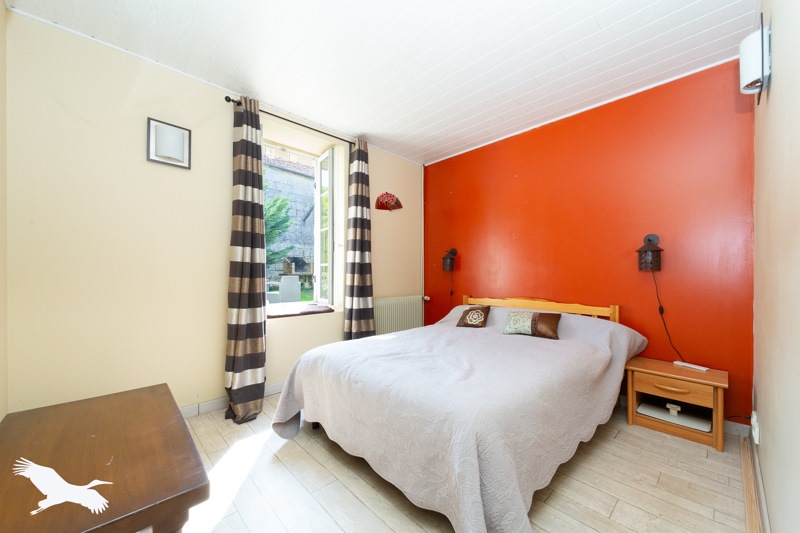 Vente Maison LARUSCADE - 5 pièces -198 m² - (33620)