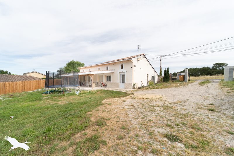 Vente Maison ST SAVIN - 5 pièces -160 m² - (33920)