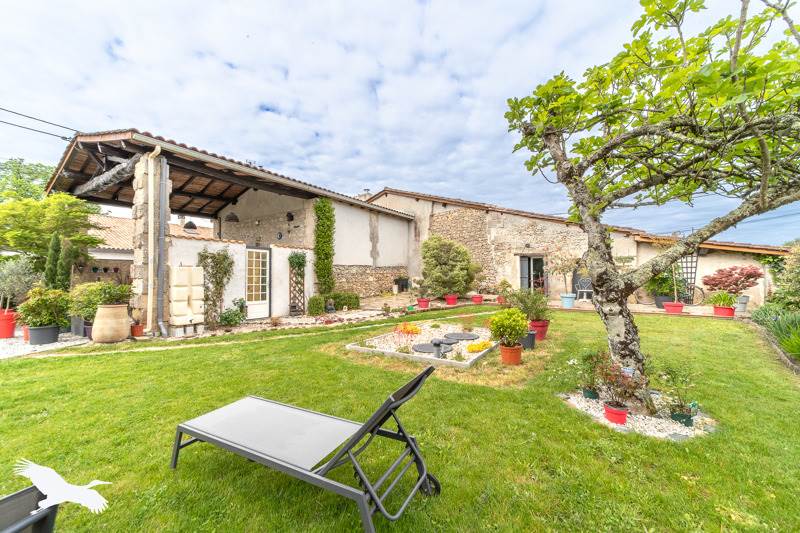 Vente Maison LARUSCADE - 5 pièces -131 m² - (33620)