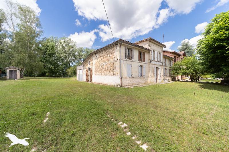 Vente Maison ST SAVIN - 5 pièces -200 m² - (33920)