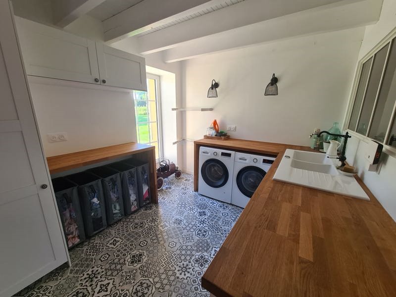 Vente Maison TIZAC DE LAPOUYADE - 5 pièces -239 m² - (33620)