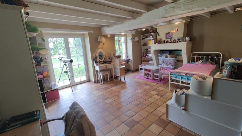 Vente Maison TIZAC DE LAPOUYADE - 5 pièces -239 m² - (33620)