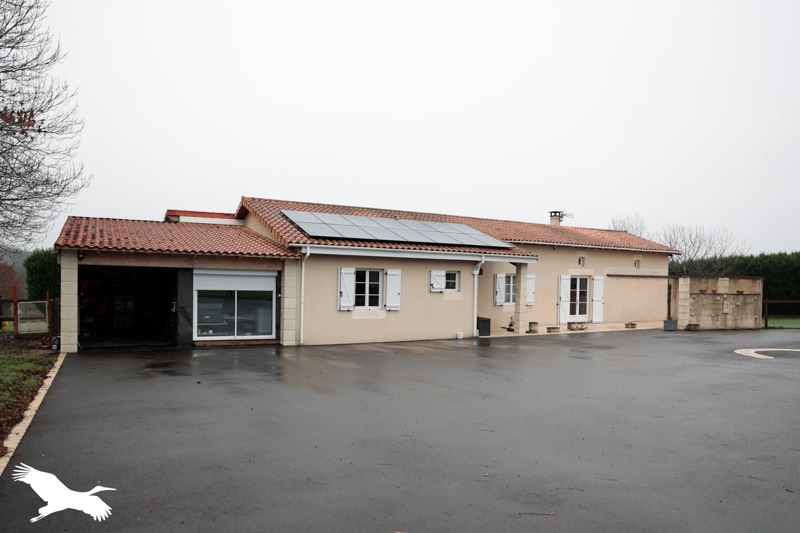 Vente Maison TERRES DE HAUTE CHARENTE - 4 pièces -138 m² - (16270)
