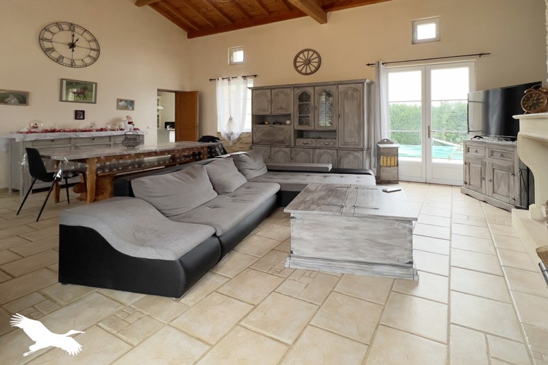 Vente Maison TERRES DE HAUTE CHARENTE - 4 pièces -138 m² - (16270)