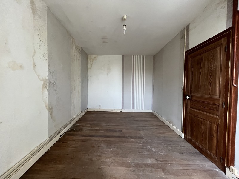Vente Immeuble CONFOLENS - -  216 m² - (16500)