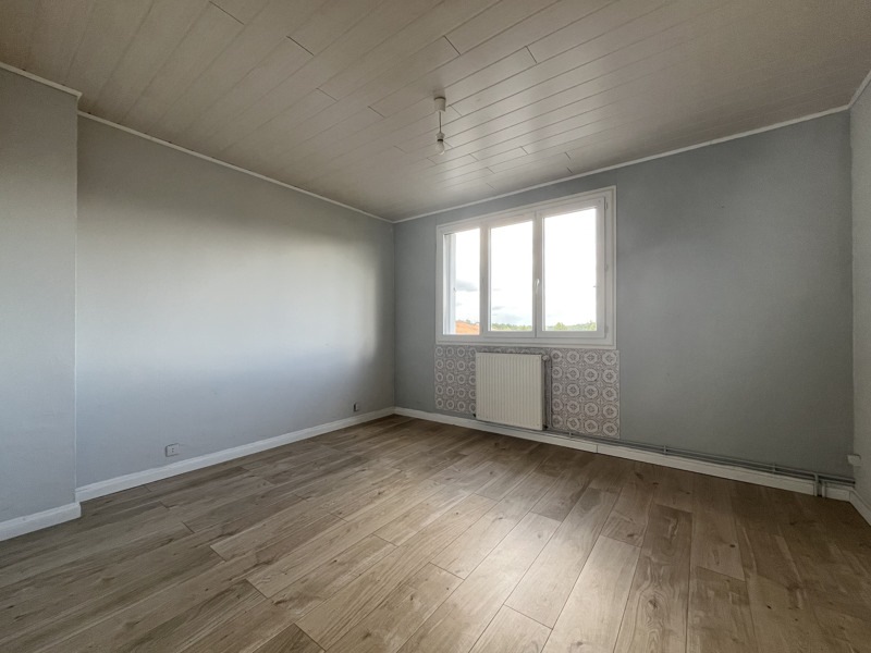 Vente Maison TERRES DE HAUTE CHARENTE - 5 pièces -120 m² - (16270)