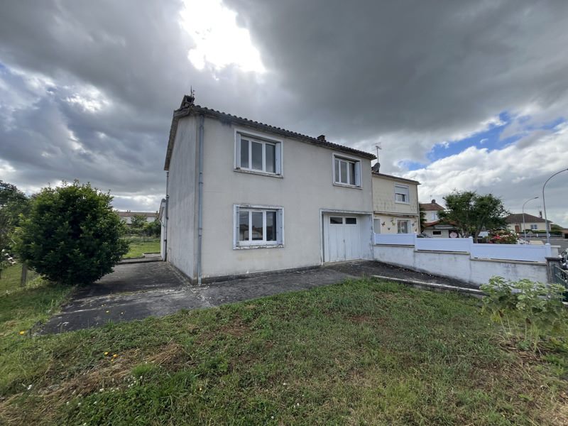Vente Maison TERRES DE HAUTE CHARENTE - 5 pièces -120 m² - (16270)