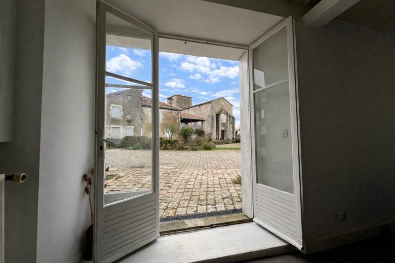Vente Maison MANOT - 7 pièces -215,3 m² - (16500)