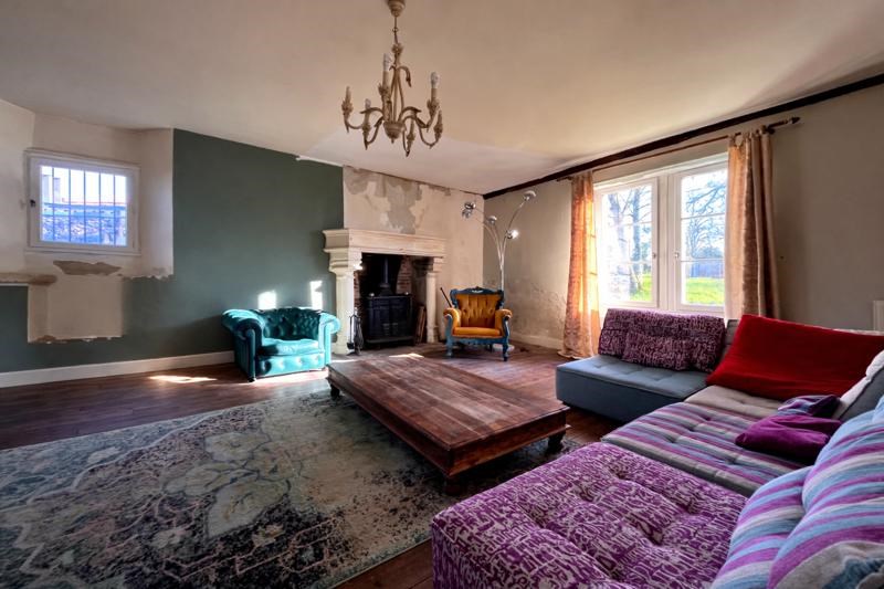 Vente Maison CONFOLENS - 10 pièces -353,1 m² - (16500)