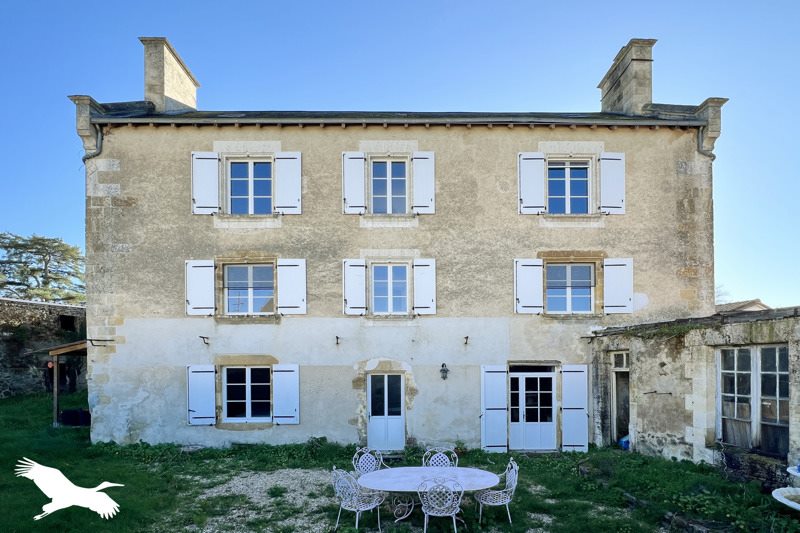 Vente Maison CONFOLENS - 10 pièces -353,1 m² - (16500)