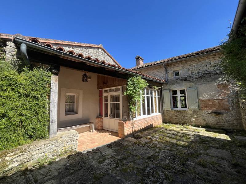 Vente Maison BENEST - 6 pièces -130,2 m² - (16350)