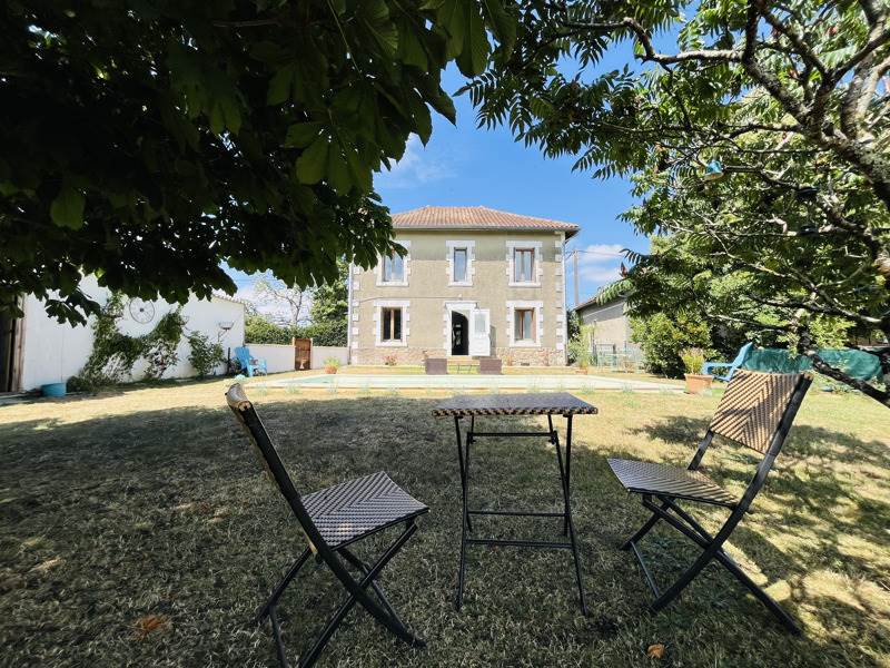 Vente Maison PLEUVILLE - 5 pièces -121 m² - (16490)