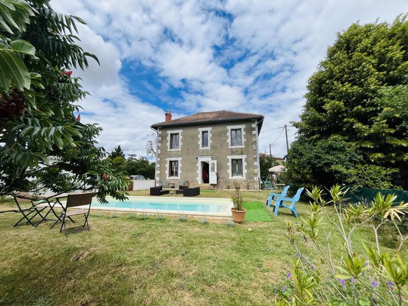 Vente Maison PLEUVILLE - 5 pièces -121 m² - (16490)