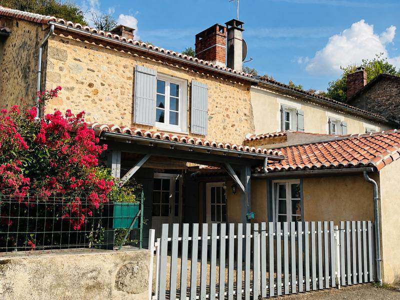 Vente Maison Confolens 16500 3 pièces - 130 m²