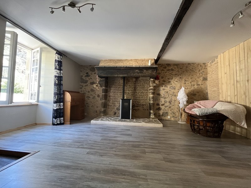 Vente Maison Confolens - 3 pièces -130 m² - (16500)