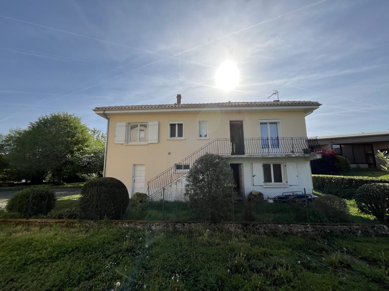 Vente Maison CONFOLENS - 5 pièces -105 m² - (16500)