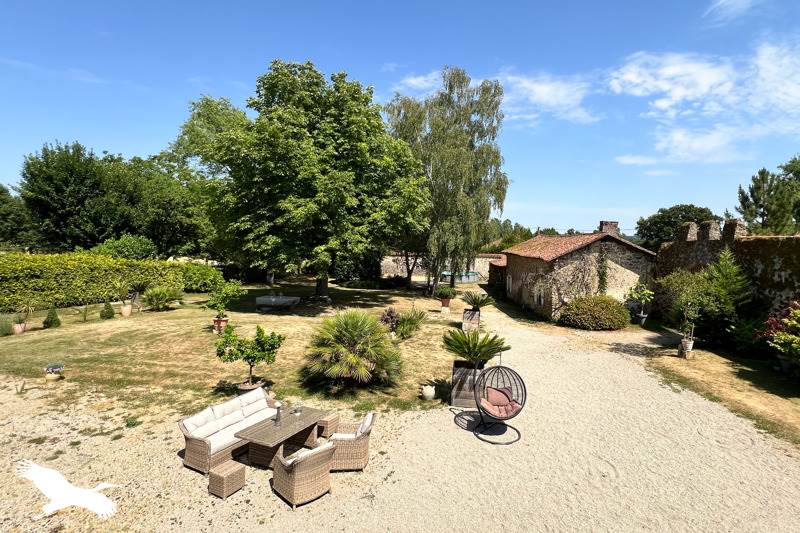 Vente Maison ANSAC SUR VIENNE - 10 pièces -288 m² - (16500)