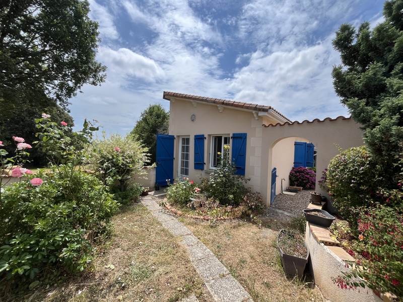 Vente Maison CONFOLENS - 5 pièces -137 m² - (16500)