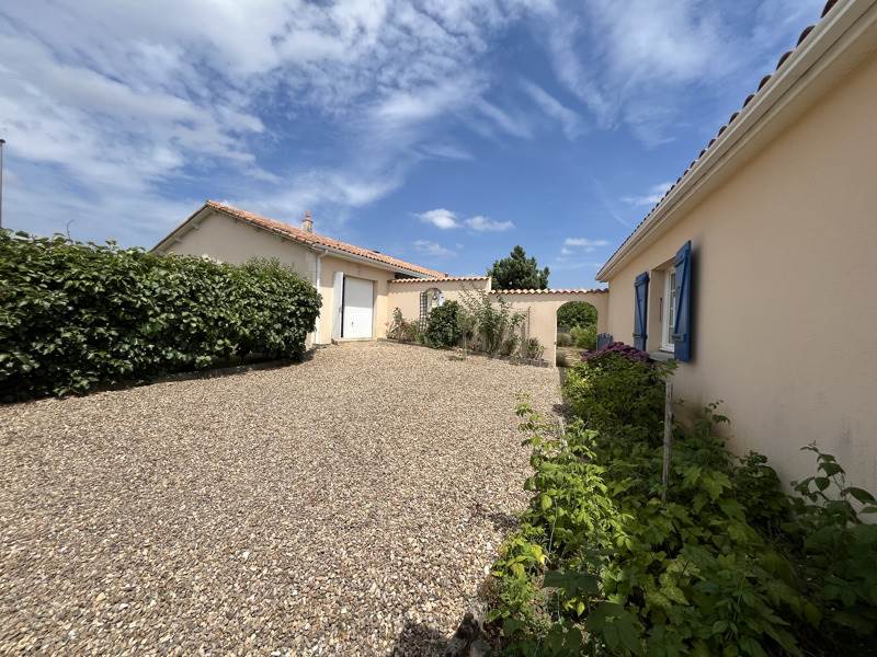 Vente Maison CONFOLENS - 5 pièces -137 m² - (16500)