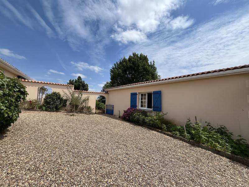 Vente Maison CONFOLENS - 5 pièces -137 m² - (16500)