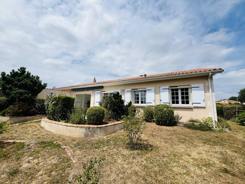 Vente Maison Confolens - 5 pièces -137 m² - (16500)