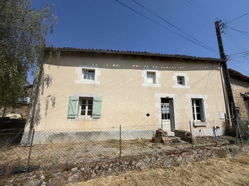 Maison 6 pièces 141 m² · à Abzac · 141 m² · 69 000 €