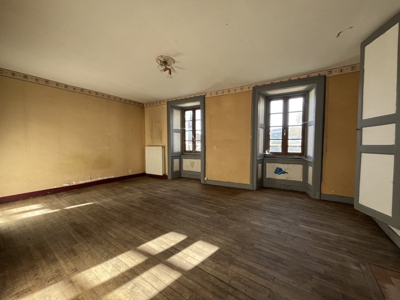 Vente Maison Confolens - 5 pièces -106 m² - (16500)