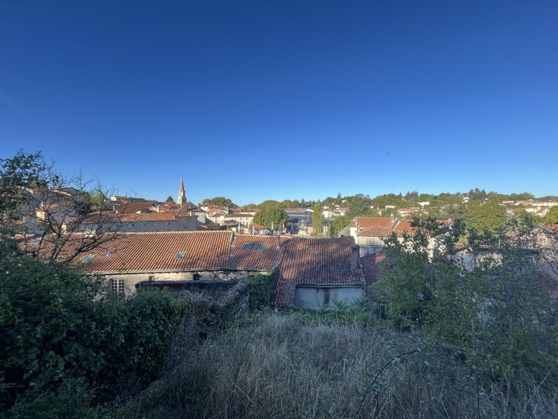Vente Maison Confolens - 5 pièces -106 m² - (16500)
