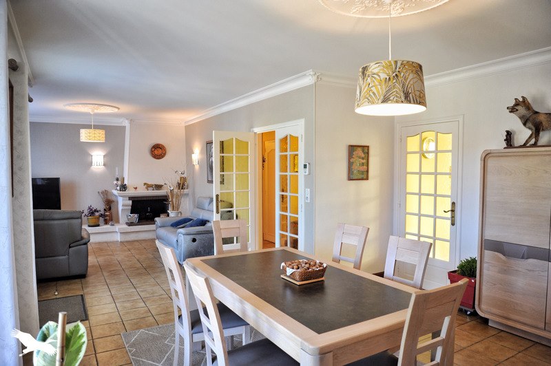 Vente Maison Terres-de-Haute-Charente - 6 pièces -149 m² - (16270)