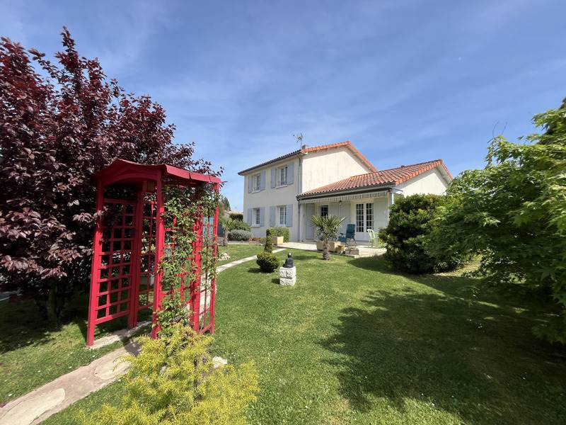 Vente Maison TERRES DE HAUTE CHARENTE 16270 6 pièces - 149 m²
