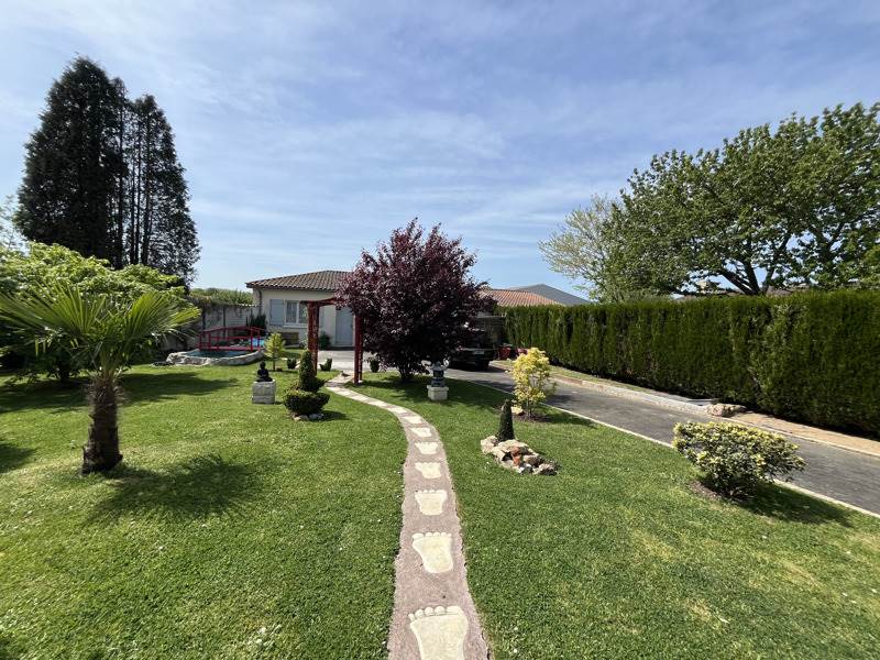 Vente Maison Terres-de-Haute-Charente - 6 pièces -149 m² - (16270)